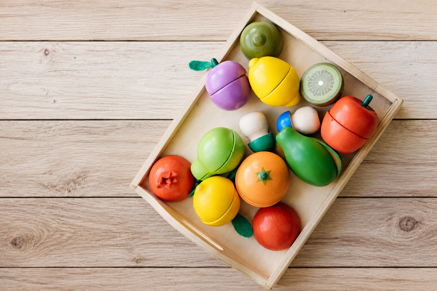 buntes Obst aus Holz